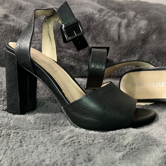 Kenneth Cole block heels - Picture 2 of 6